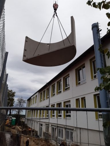 Bauteile in der Luft
